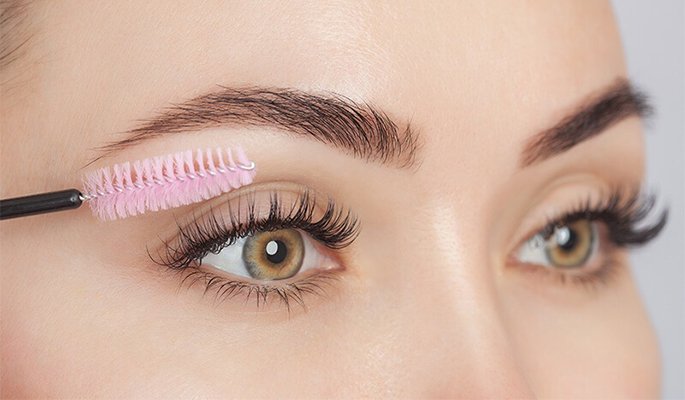 How to Grow Your Eyelashes Naturally